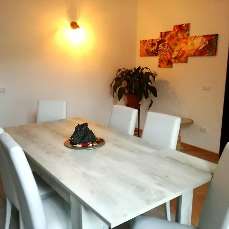 Dante Rooms And Apartment-2